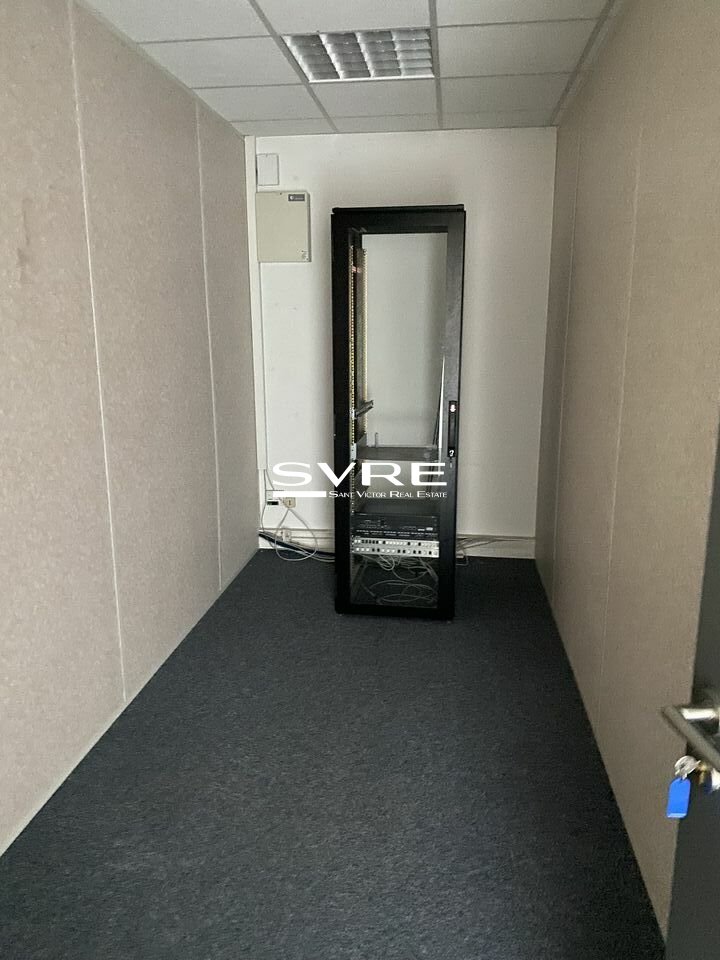 255765140_13_002005_7