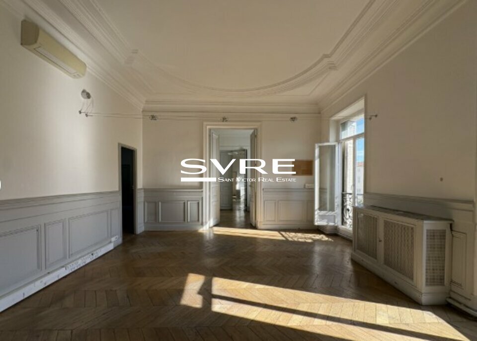 723637689_13_001964_7