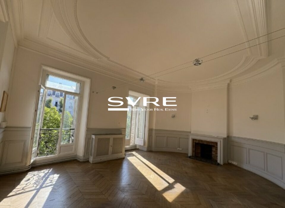 723644196_13_001964_11