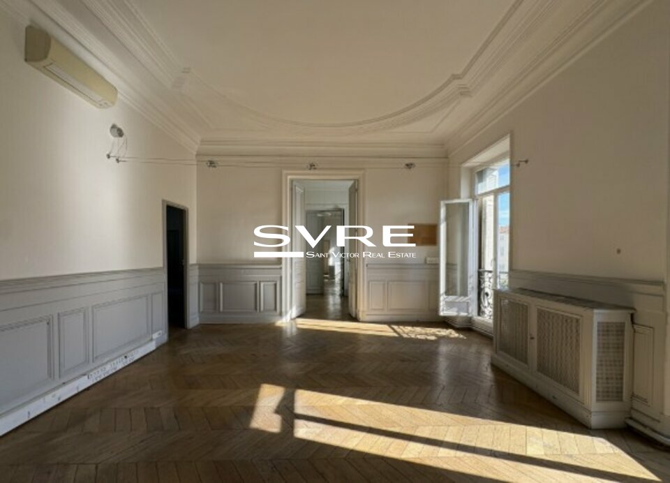 723645773_13_001964_12