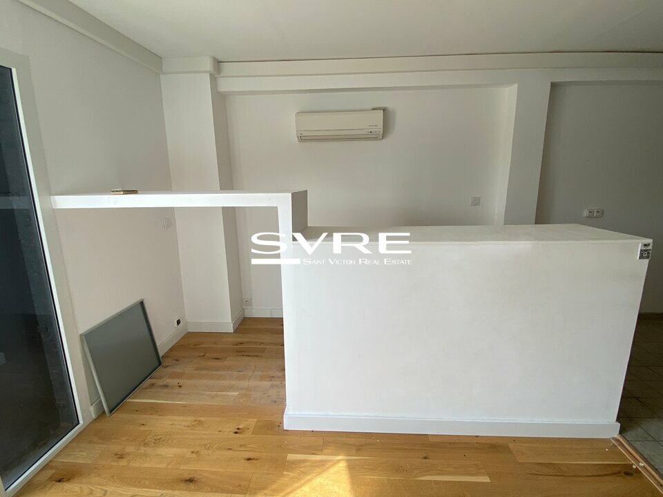 054567541_13_002047_7