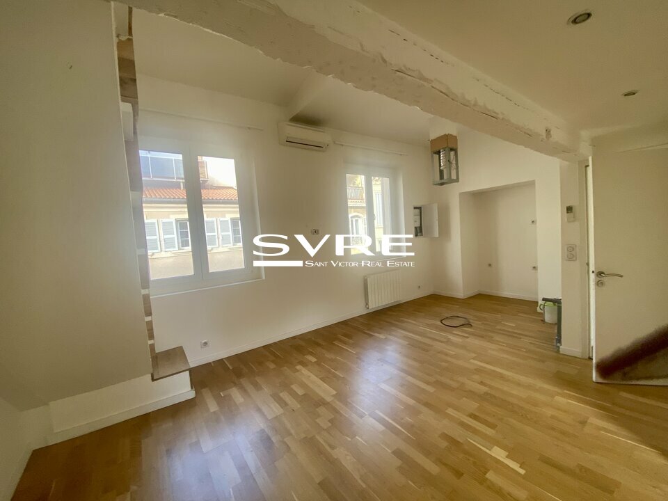 847393256_13_001961_1