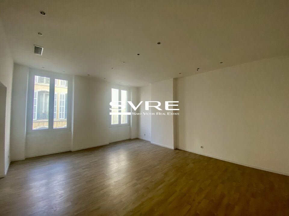 847411435_13_001961_3