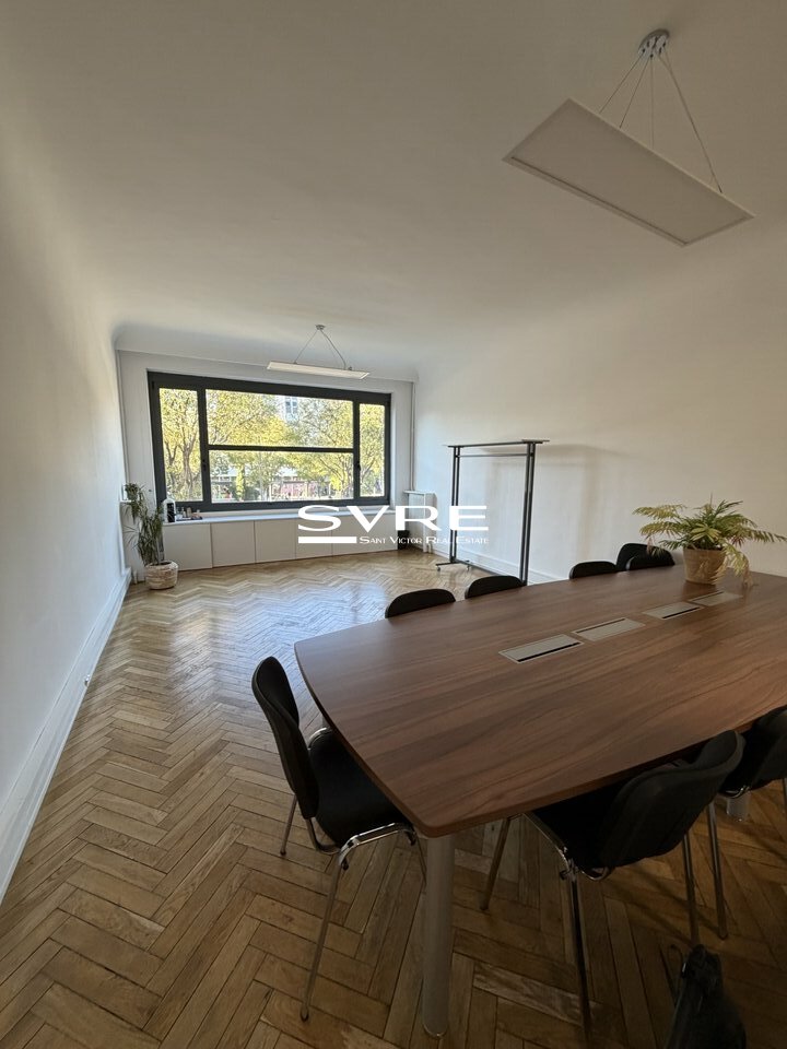 908403106_13_002071_16