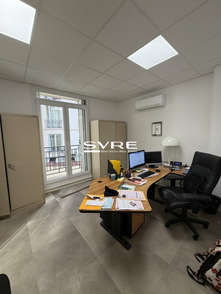 908405351_13_002071_17