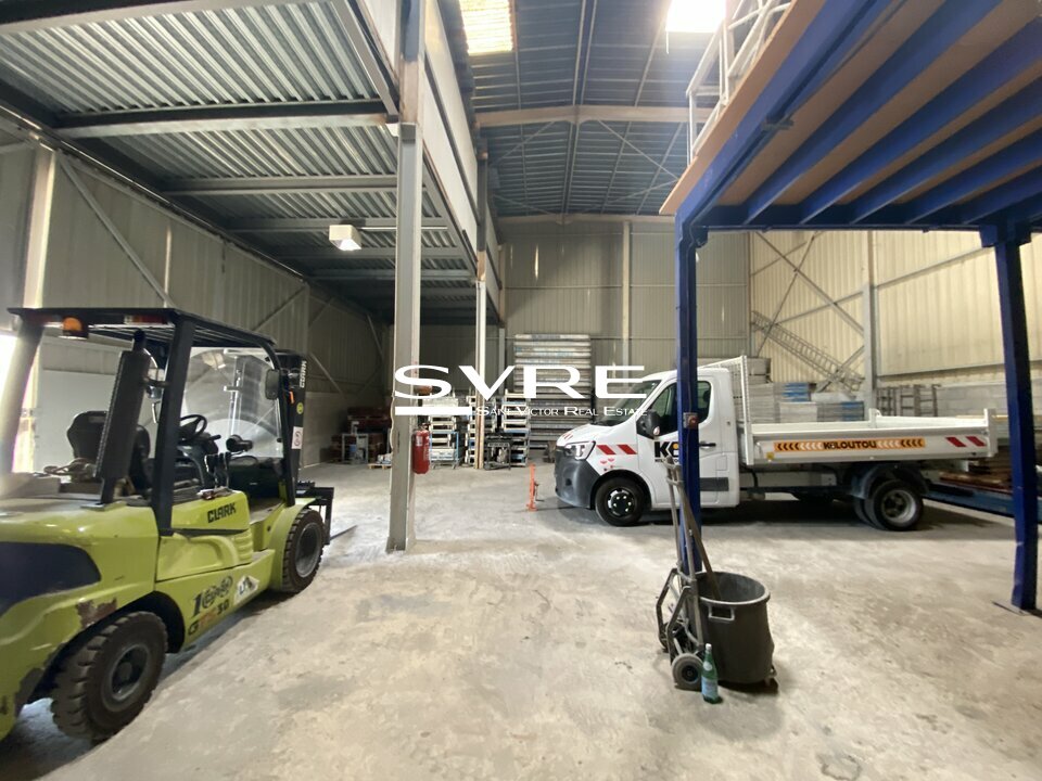 074099495_13_002040_6