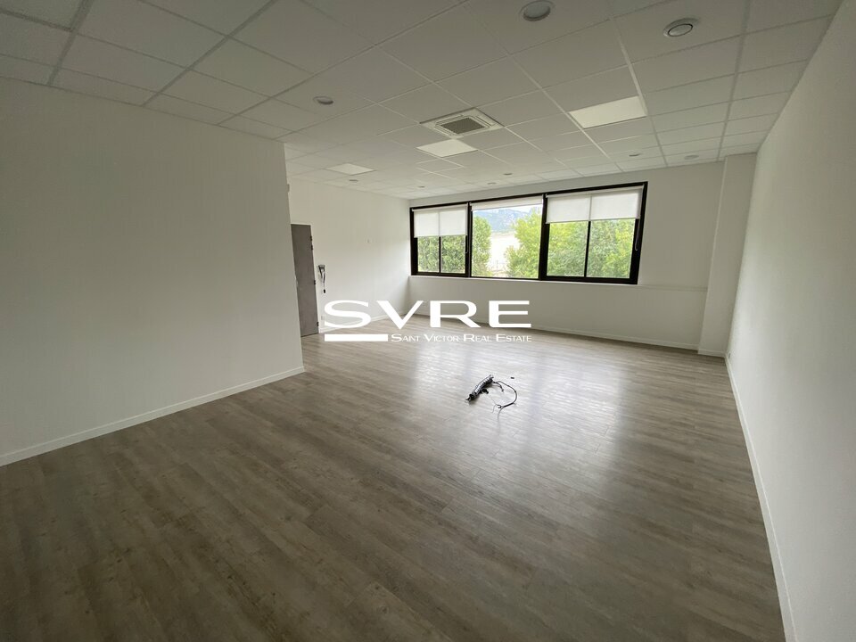 115862760_13_001684_6