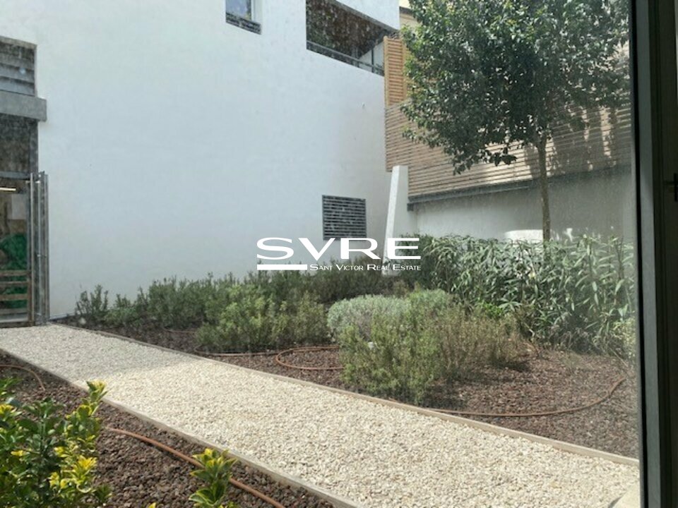 209236445_13_001698_8