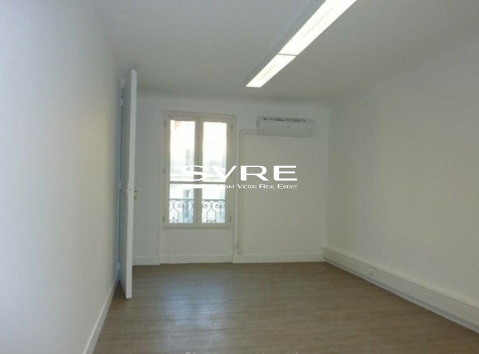 219546136_13_000530_8