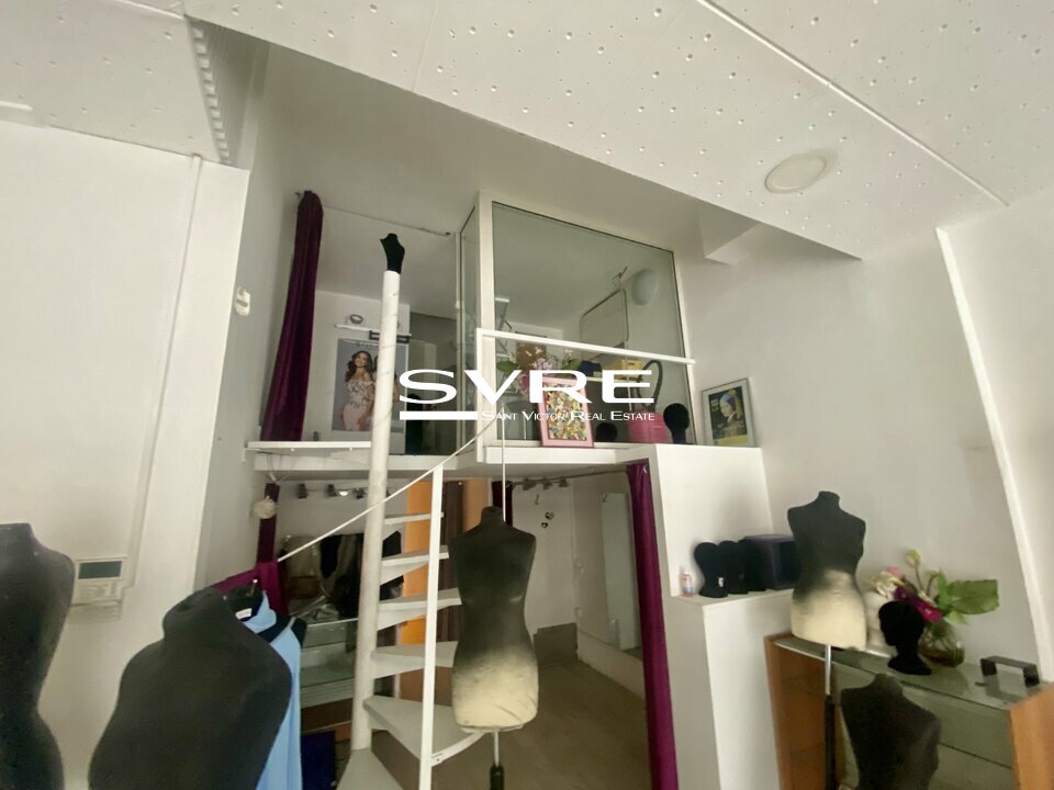 390725707_13_002043_9