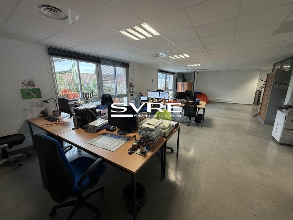 690875963_13_001941_3