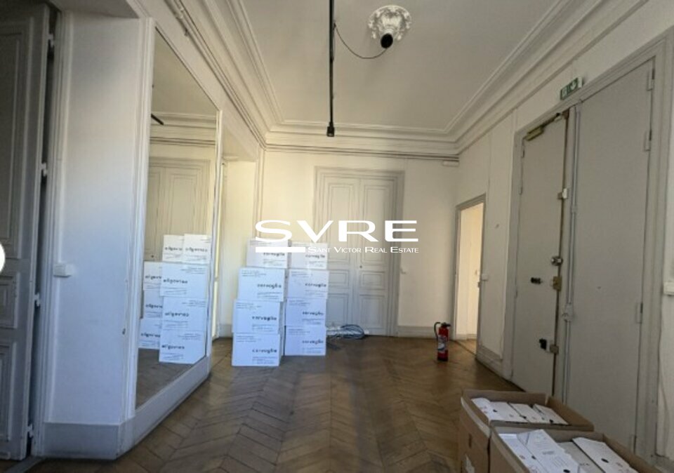 723641011_13_001964_9