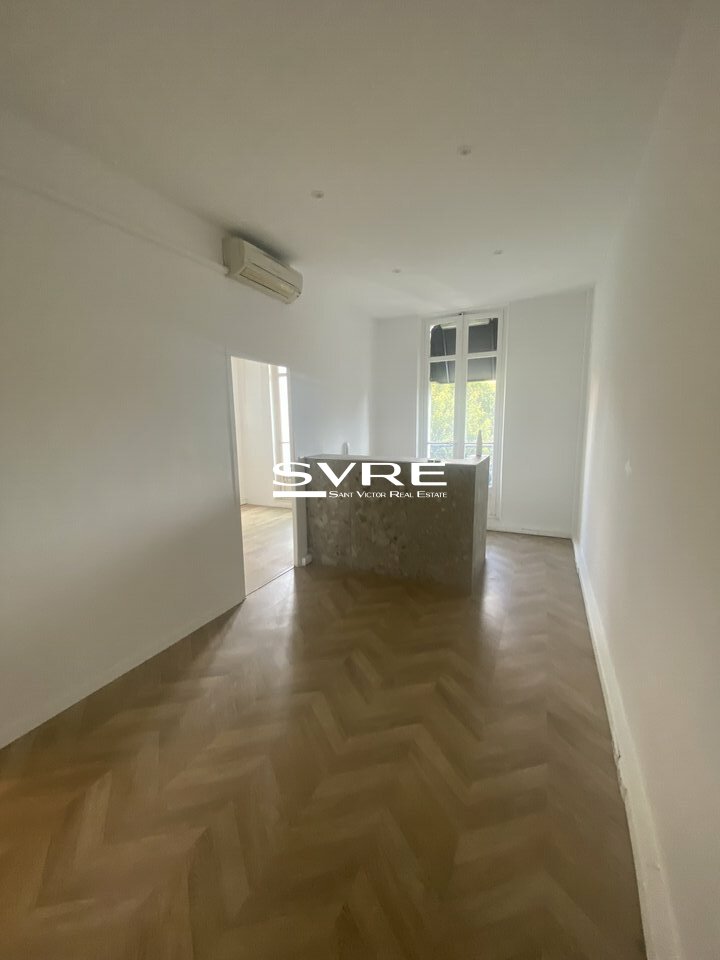 758203592_13_001996_2