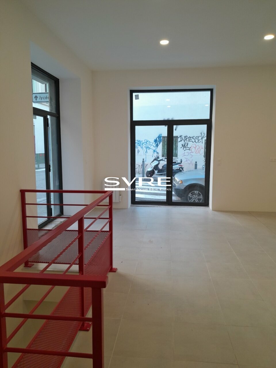 968182235_13_002068_1