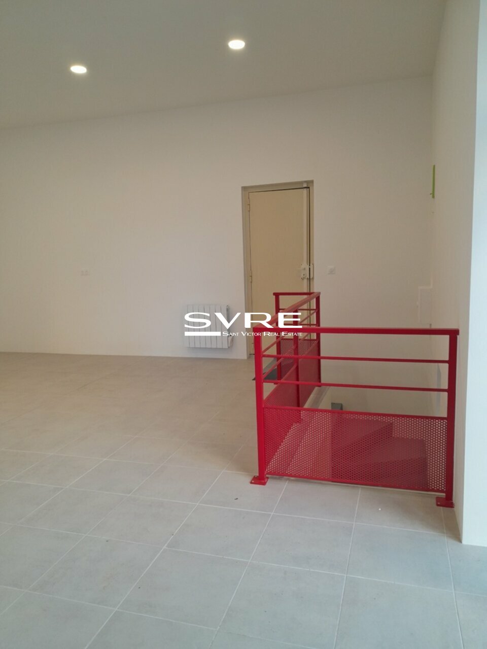 968190470_13_002068_4