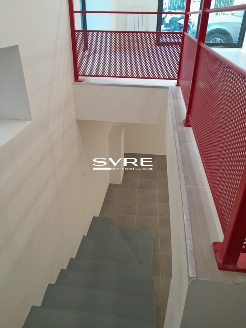 968196230_13_002068_6