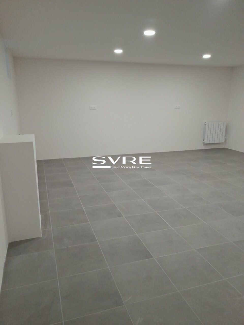 968198775_13_002068_7