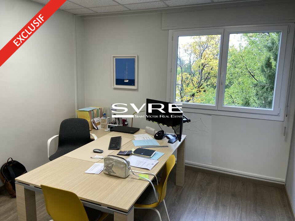 988770833_13_002079_1