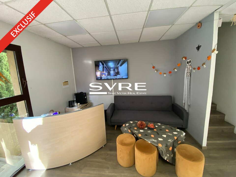 988783239_13_002079_3