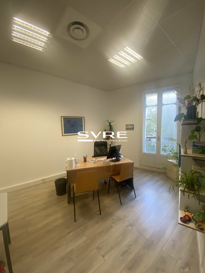 370299269_13_002054_8