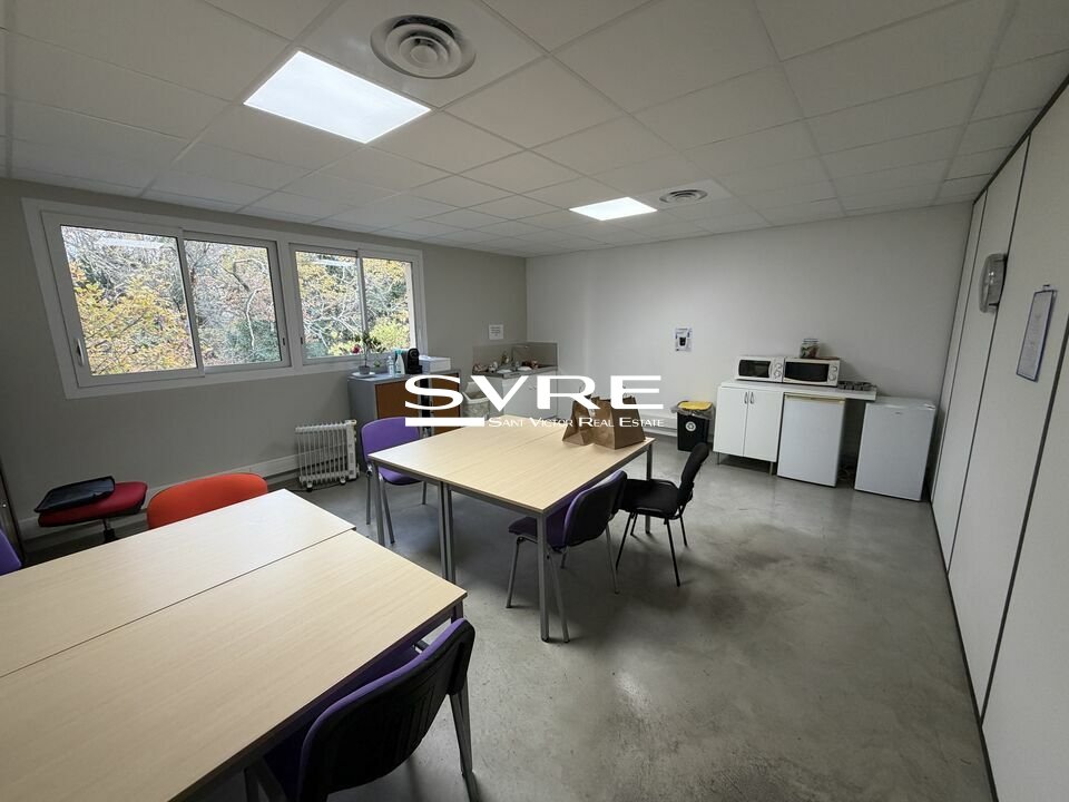 690862677_13_001941_2