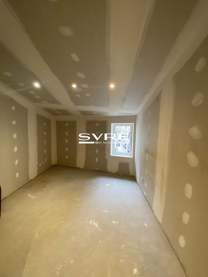 759532095_13_001972_4