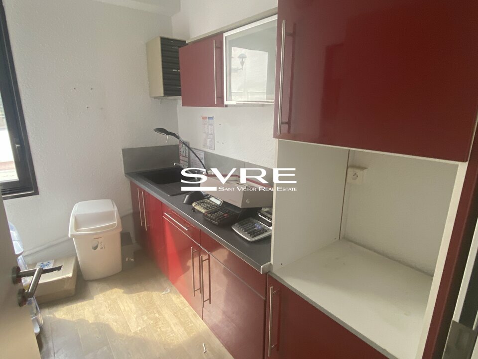 112148547_13_002037_5