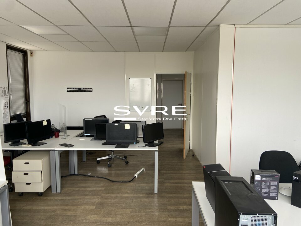 112429008_13_002037_7