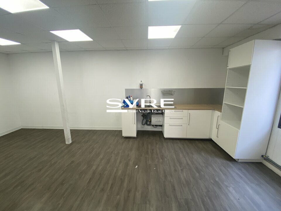 125240852_13_001954_4