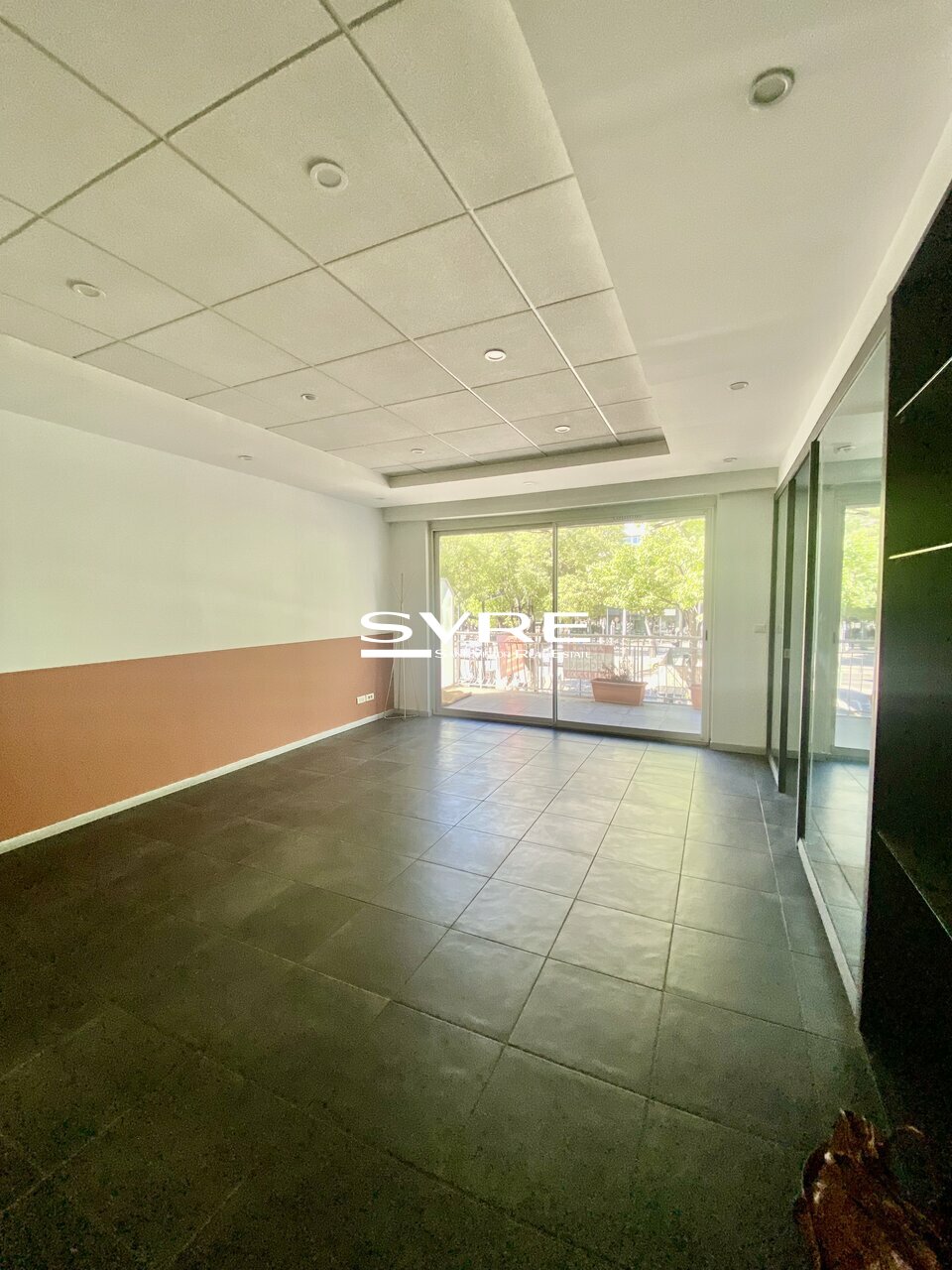 040476124_13_001141_2