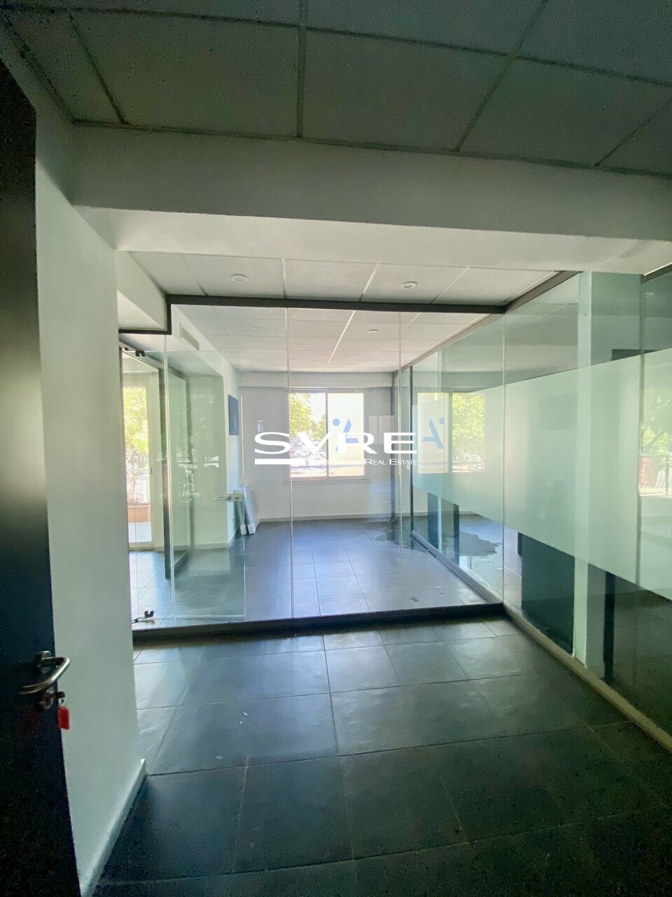 040482241_13_001141_3