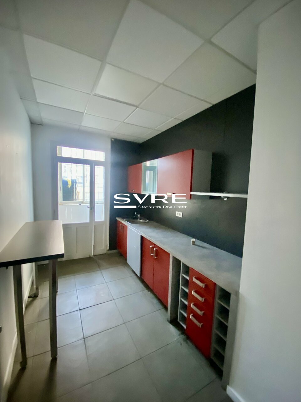 040493039_13_001141_5