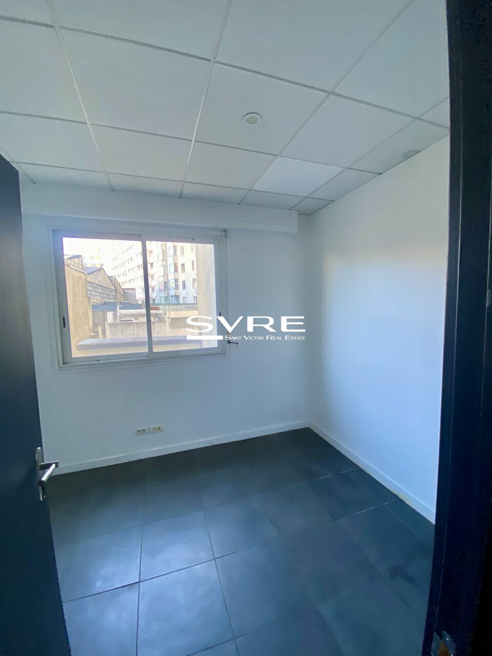 040498294_13_001141_6