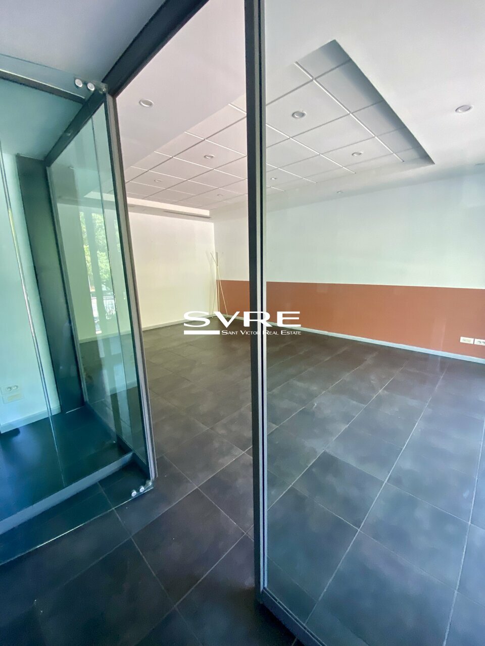 040509084_13_001141_8