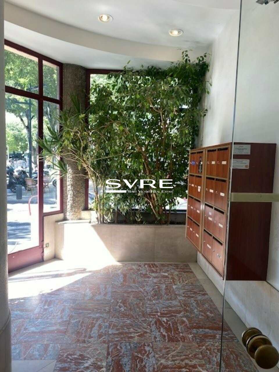 042362799_13_001141_11