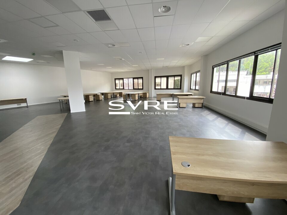 115853307_13_001684_4