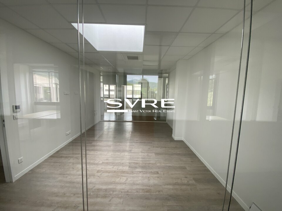 115858054_13_001684_5