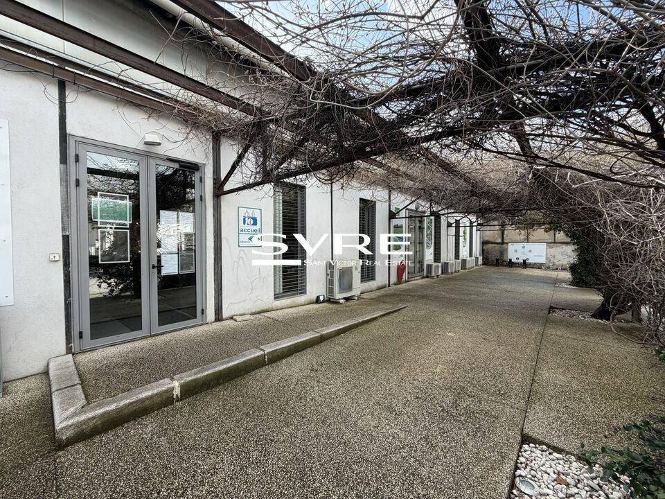 141343282_13_002092_11