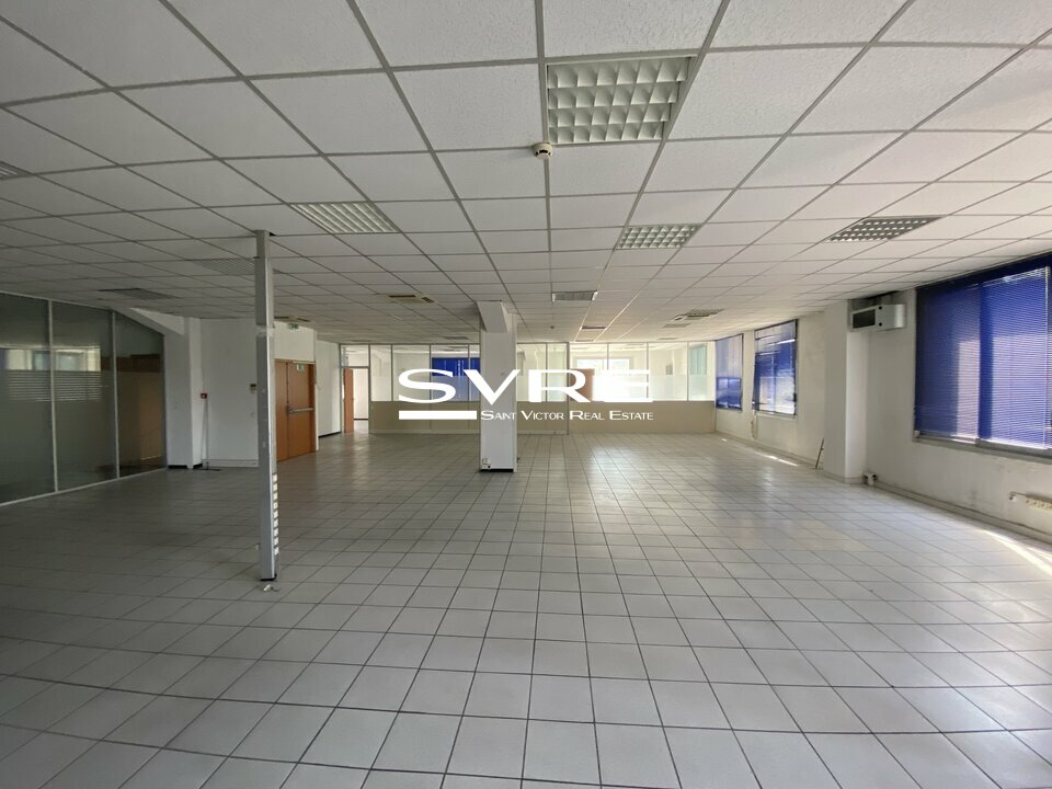 262398158_13_000990_8