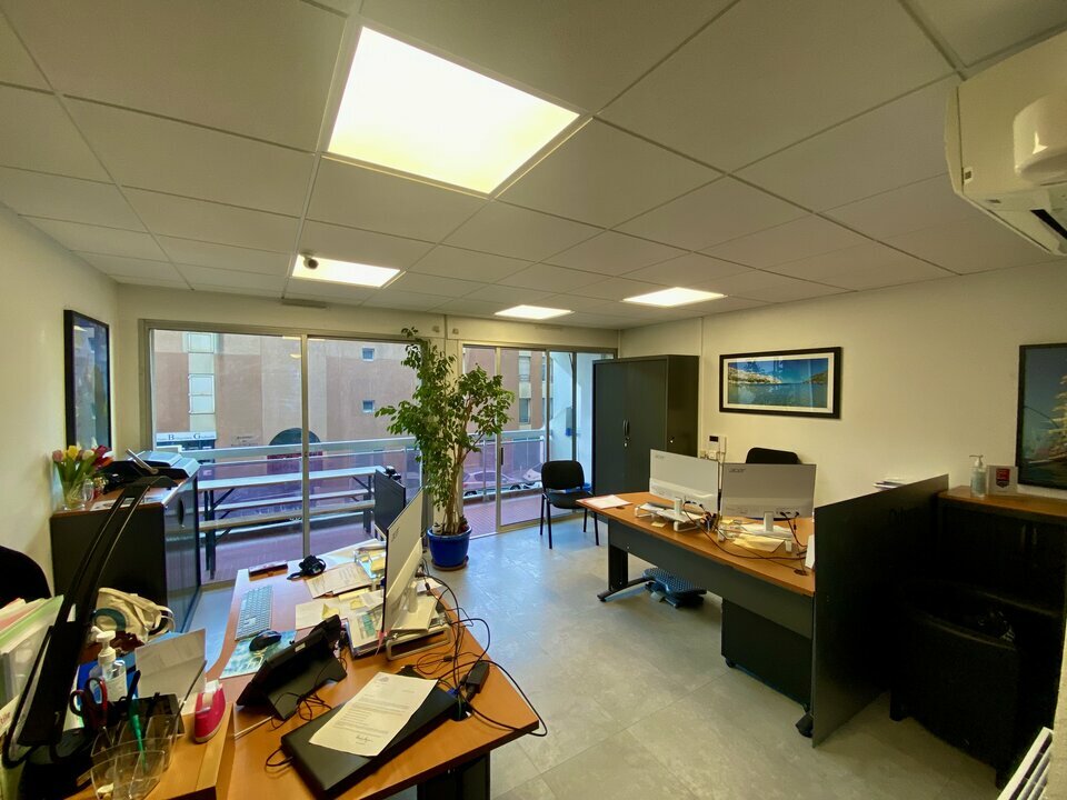 317161684_13_001945_6