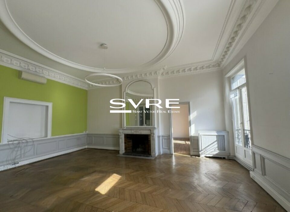 723631250_13_001964_3