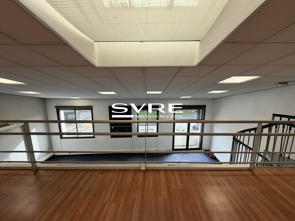 936112327_13_002086_10