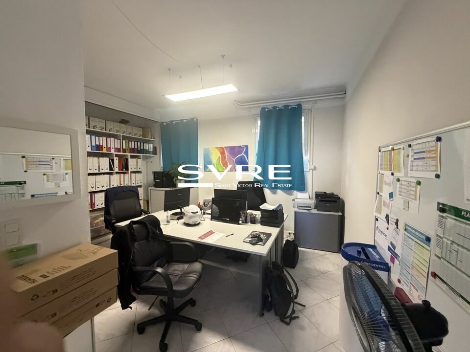 156818008_13_002110_6